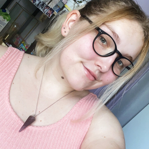 Alyssa - Prof d'histoire - géo - Gannat