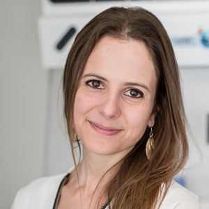 Julie - Prof de SVT - Antony