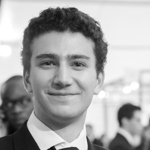 Simon - Prof de finance - Paris