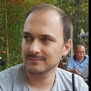 Pierre - Prof de programmation - Trets
