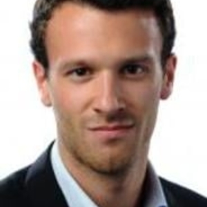 Pierre - Prof de marketing - Paris
