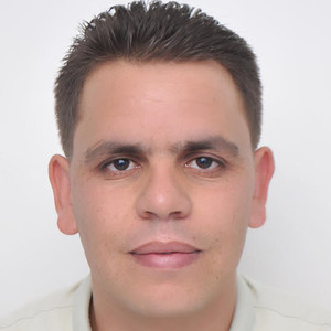 Lahcen - Prof de langages informatiques - Achères