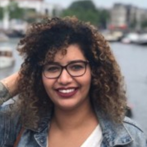 Yasmine - Prof d'initiation informatique - Ostricourt