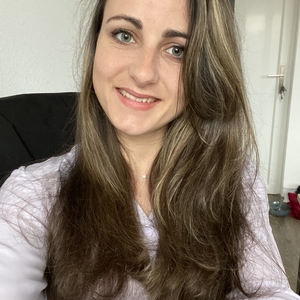 Claire - Prof de maths - Delle