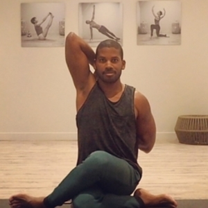 Gregory - Prof de yoga - Issy-les-Moulineaux