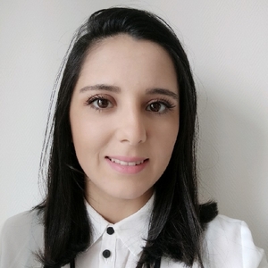 Nesrine - Prof d'économie - Suresnes