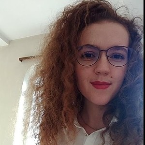 Lara - Prof de français - Trooz