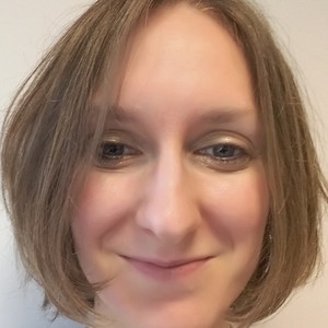 Elodie - Prof de droit constitutionnel - Paris
