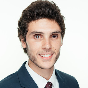 Erwan - Prof de droit des affaires - Paris
