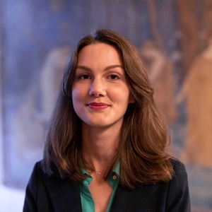 Julie - Prof de droit des affaires - Paris 4e