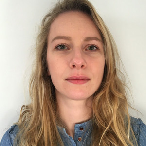 Elena - Prof de droit constitutionnel - Paris
