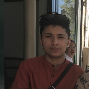 Ashraf - Prof d'économie - Paris
