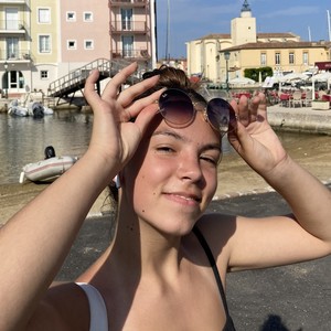 Lou-Anne - Prof d'aide aux devoirs - Seyches