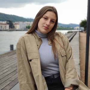 Chloé - Prof d'aide aux devoirs - Oytier-Saint-Oblas