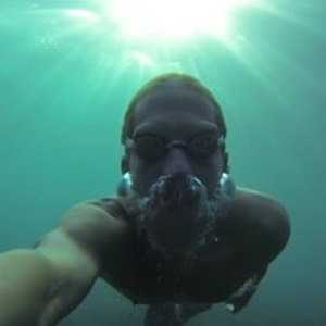 Julien - Prof de natation - Saint-Denis