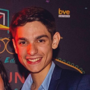 Enzo - Prof de droit civil - Nîmes
