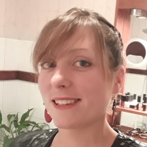 Chloé - Prof de biologie - Champagnier