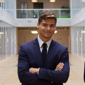 Louis - Prof de maths - Lausanne