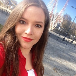 Nora - Prof d'anglais - Tours