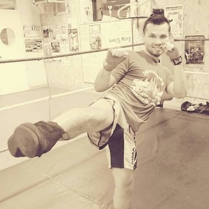 Shann - Prof de boxe française - Lure