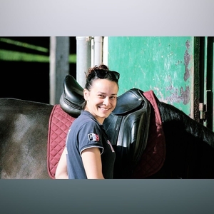 Romane - Prof d'équitation - Saumur