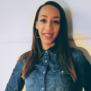 Angèle - Prof de yoga - Paris