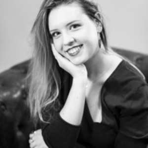 Laura - Prof de dessin - Bron