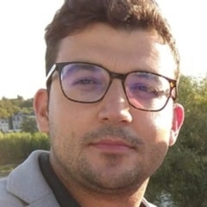 Baker - Prof d'économie - Maintenon