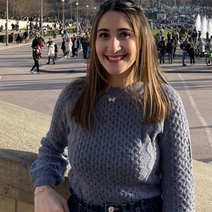 Mirna - Prof de chimie - Paris