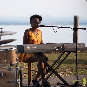 Nneka - Prof de piano - Neuchâtel-Urtière