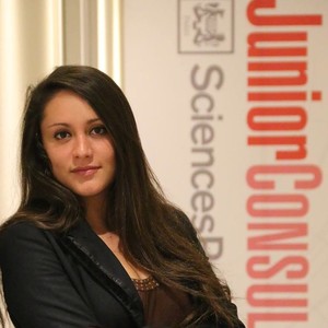 Lara - Prof d'économie - Lyon