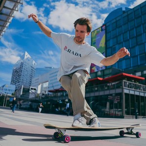 Lou - Prof de longboard - Paris