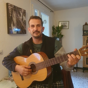 Julien - Prof de guitare - Bollène