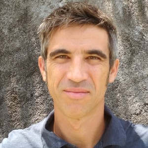 José - Prof d'économie - Trois-Rivières