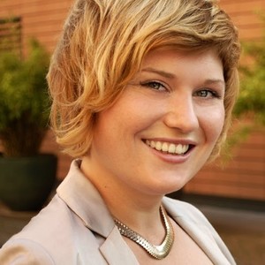 Cornelia - Prof d'anglais - Paris