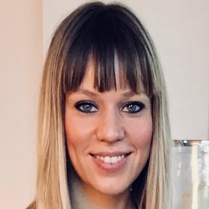 CHARLOTTE - Prof d'économie - Fréjus