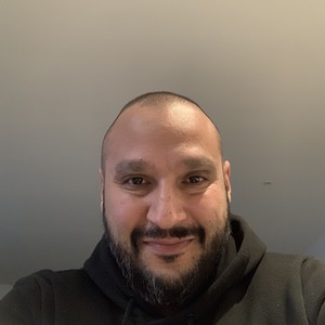 Hassan - Prof d'économie - Servian
