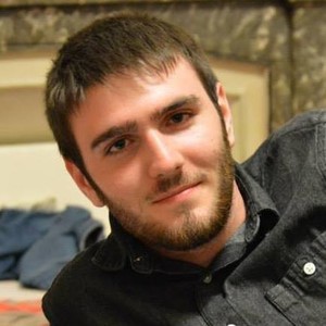 Julien - Prof d'aide à la rédaction de mémoires et thèses - Lyon