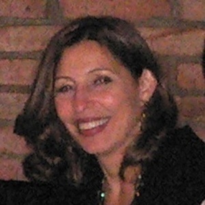 SUELY - Prof de portugais du portugal - Gien