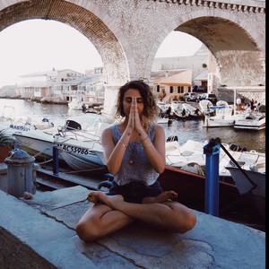LIVIA - Prof de yoga - Paris