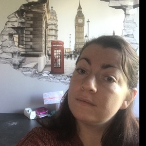 Coralie - Prof d'anglais - Dingé