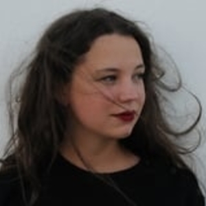 Nora - Prof de philosophie - Paris