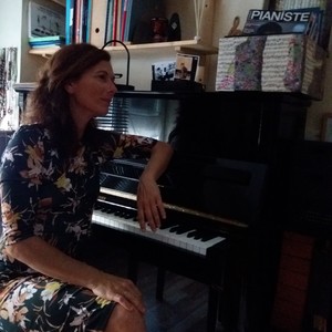 Lou - Prof de piano - Saint-Julien-en-Genevois