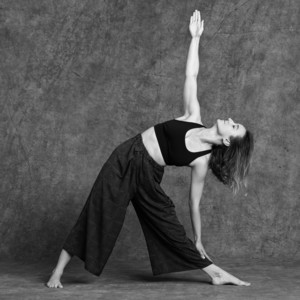 Louise - Prof de yoga - Paris