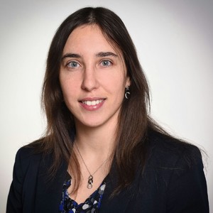 Laura - Prof de finance - Courbevoie