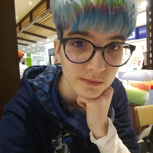 Emilie - Prof de japonais - Blond