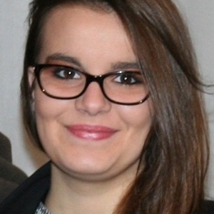 Lou - Prof d'histoire - Bron
