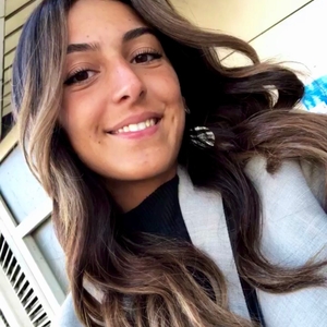 Lola - Prof de français - Paris