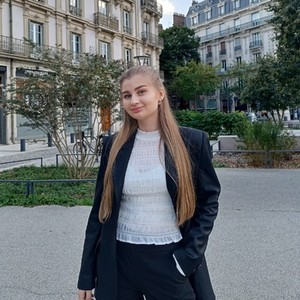Yana - Prof de russe - La Celle-sous-Gouzon