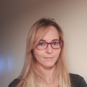 Mélinda - Prof de comptabilité - Loupes